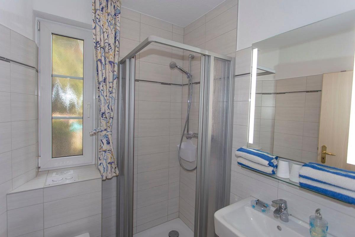 Haus Dornroeschen 45107 Appartement Goehren  Buitenkant foto