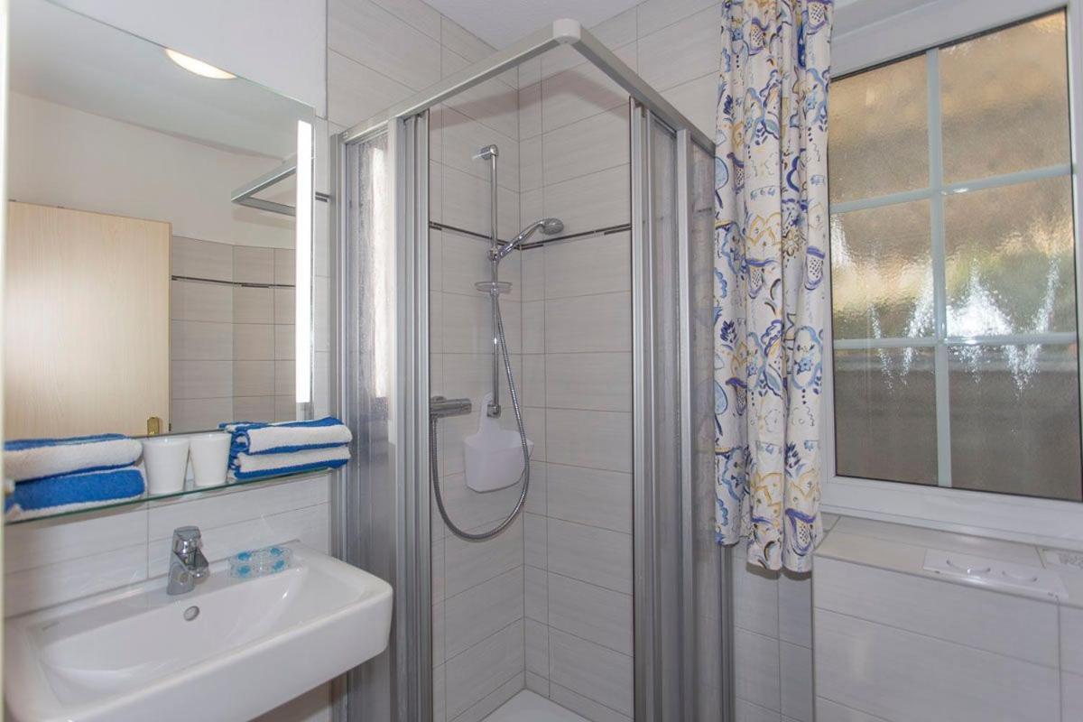 Haus Dornroeschen 45107 Appartement Goehren  Buitenkant foto